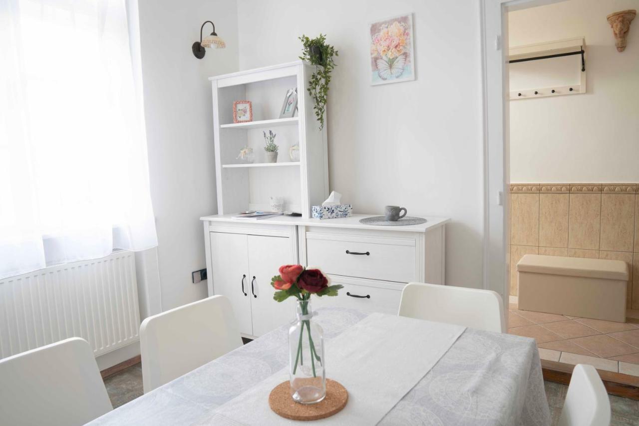 エゲルKatus Apartmanアパートメント エクステリア 写真